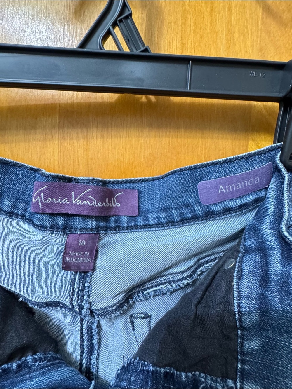 Gloria Vanderbilt Classic Straight-Leg Jeans in Blue Wash - Picture 3 of 3